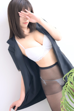 048